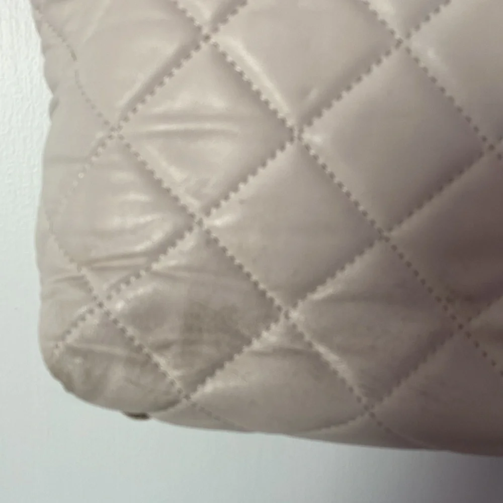 Michael Kors Ivory quilted shoulder bag - Picture 4 of 15